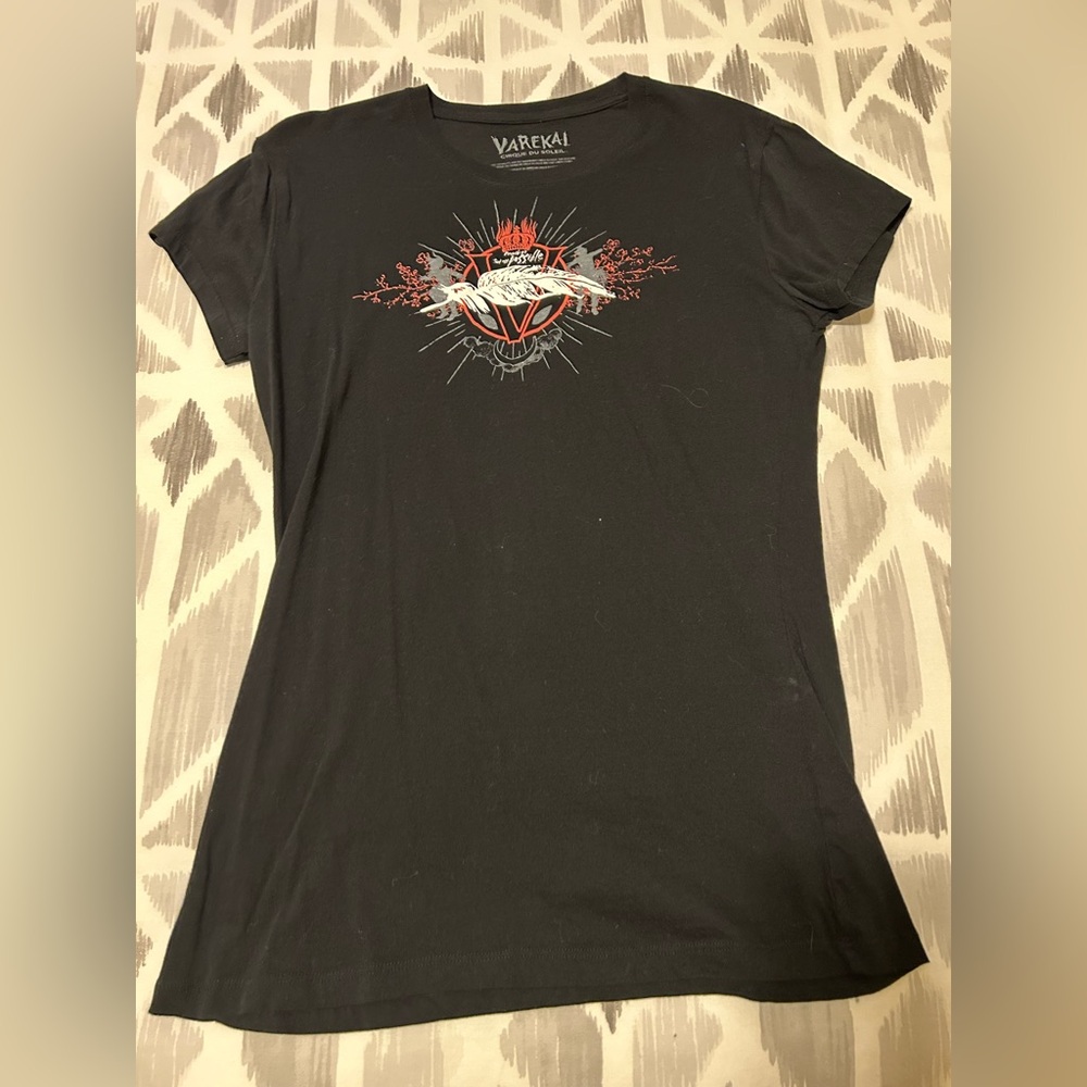 Black Fitted Cap Sleeve Tee with Red Graphic fit like more like a Xl/L